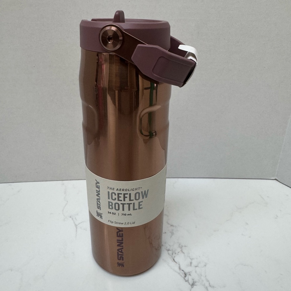 Stanley IceFlow Bottle in Metallic Rose gold